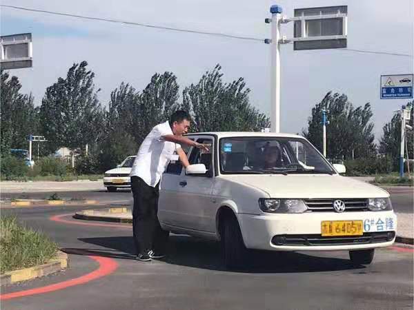 ����������У