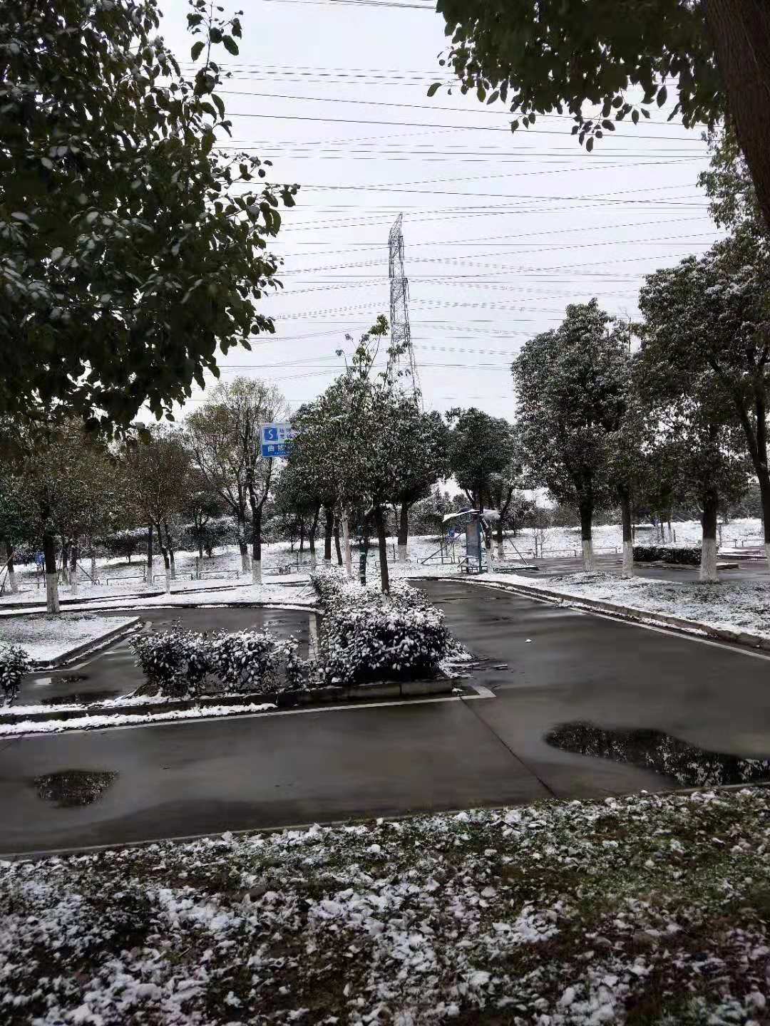 ��У����