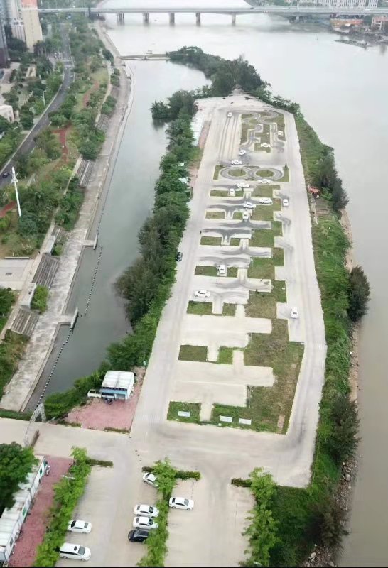 ��У����