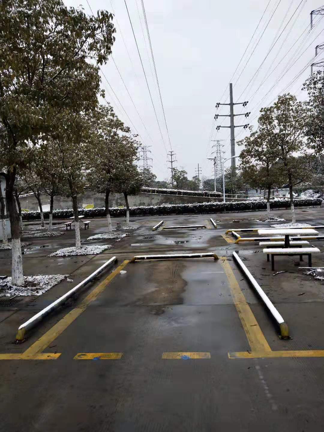 ��У����