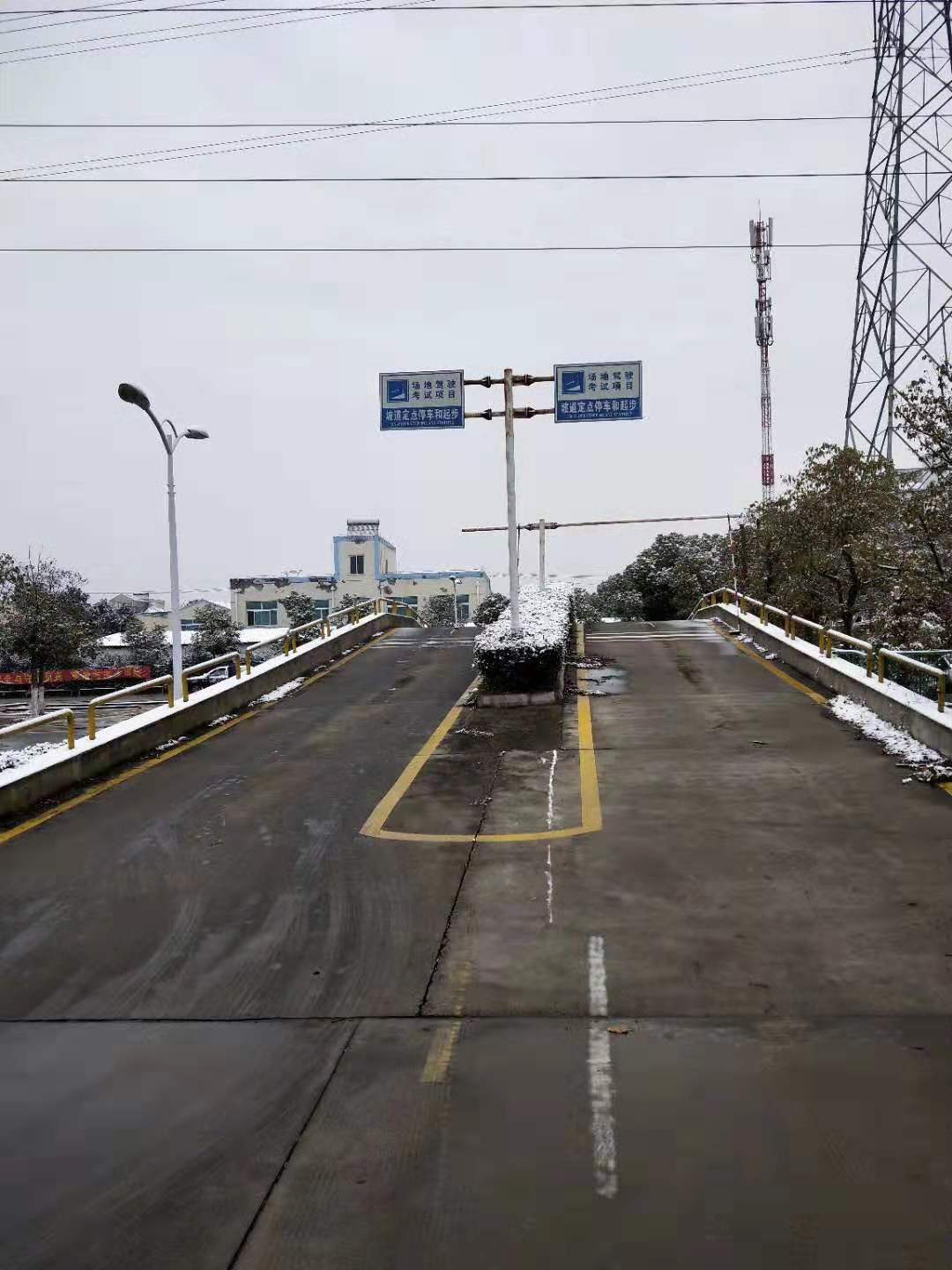 ��У����