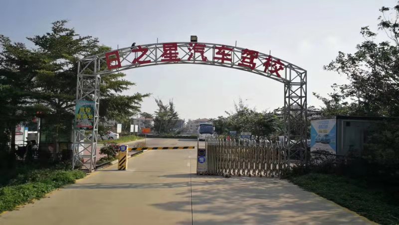 ��У����