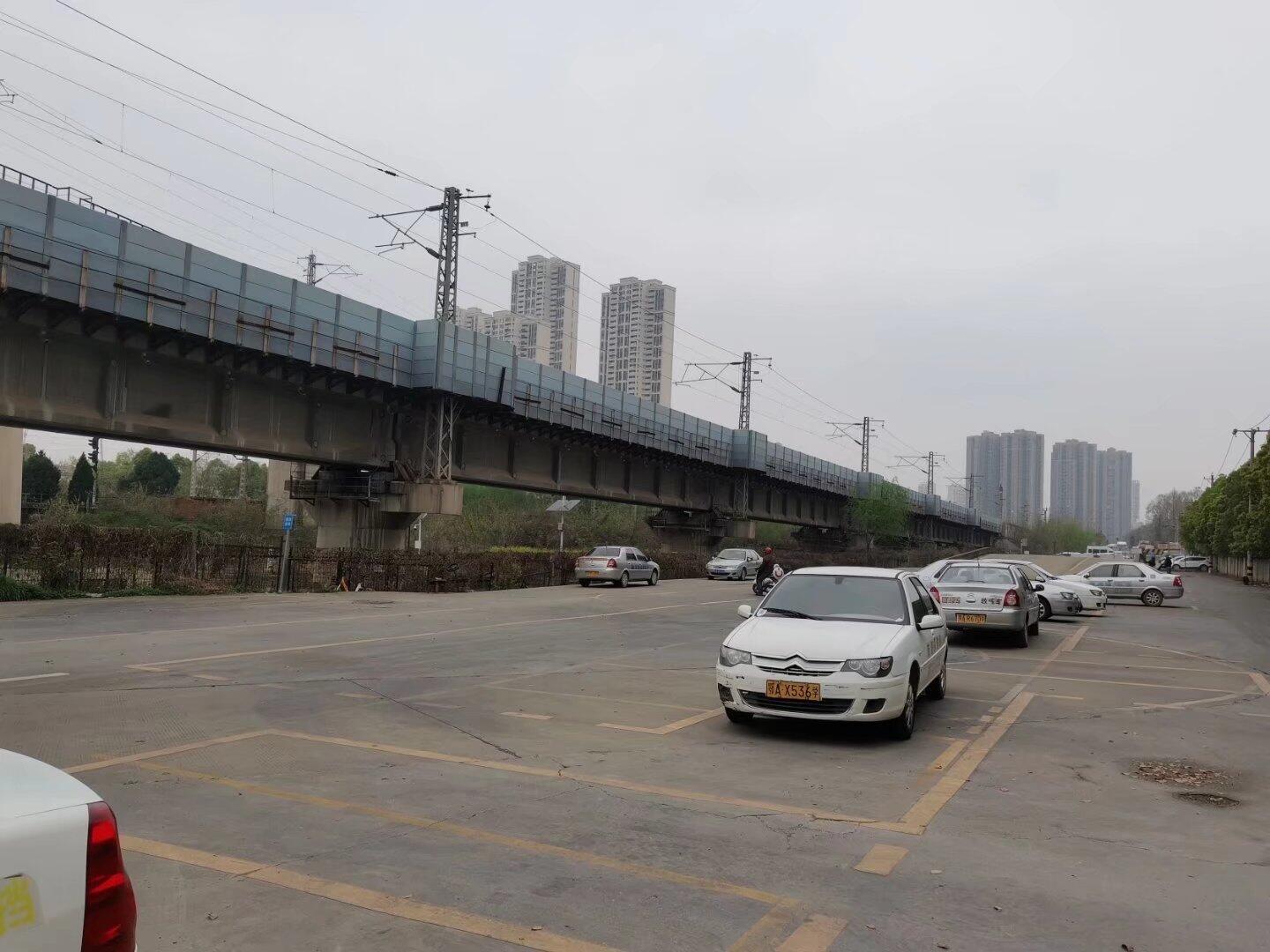 ��������У��