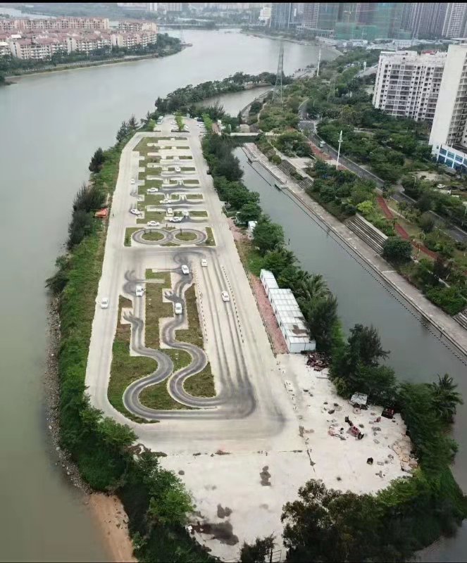 ��У����